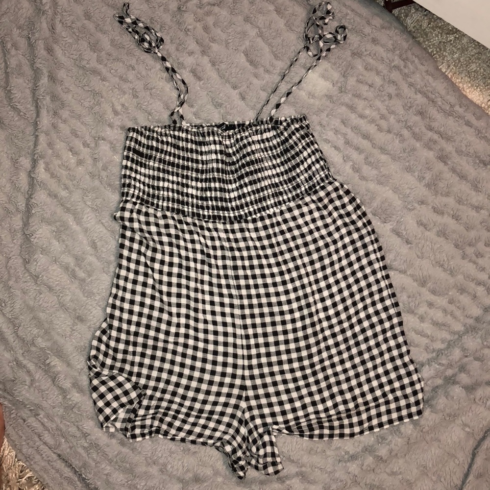 Urban Outfitters Black & White Romper - Picture 2 of 3